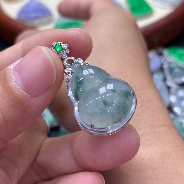 翡翠吊坠(不含链)18K金镶嵌