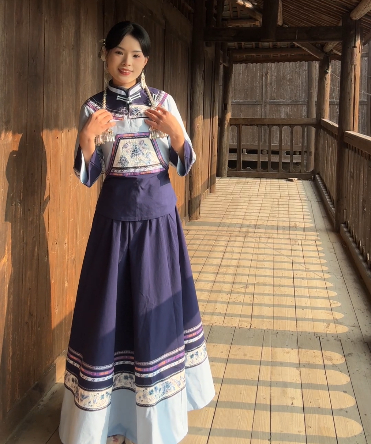 布依族壮族民族服饰夏款舞台装