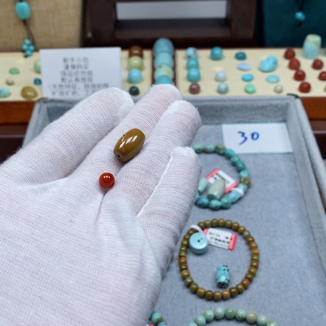 南红玛瑙配饰未镶嵌