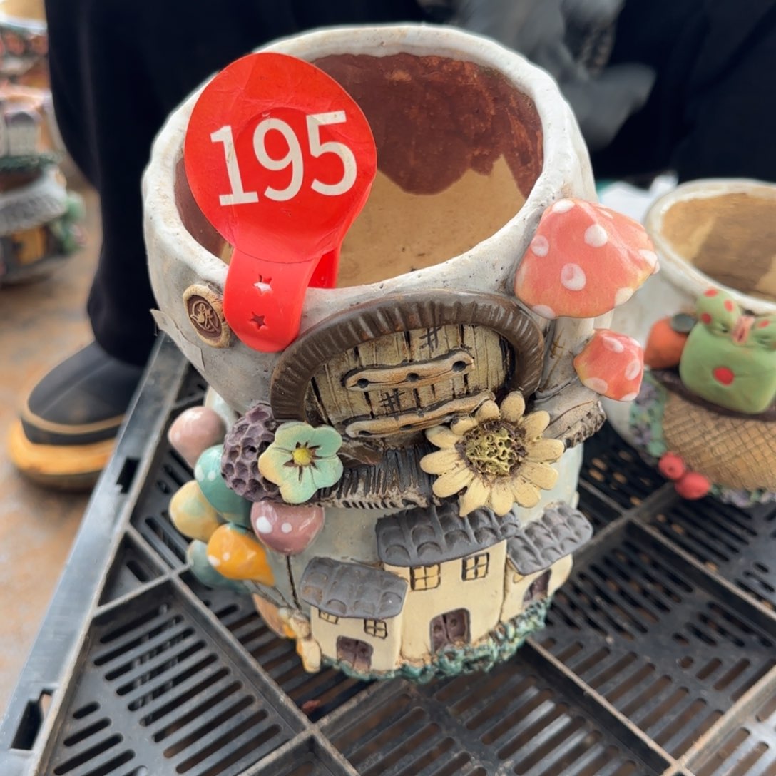 简***活195。       花盆两个瑕