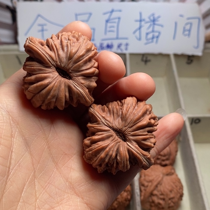 文玩核桃吊坠J四座楼