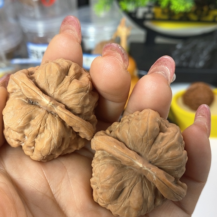 文玩核桃把件蛤蟆有水尖