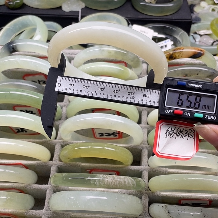 蛇纹石玉未镶嵌手镯201