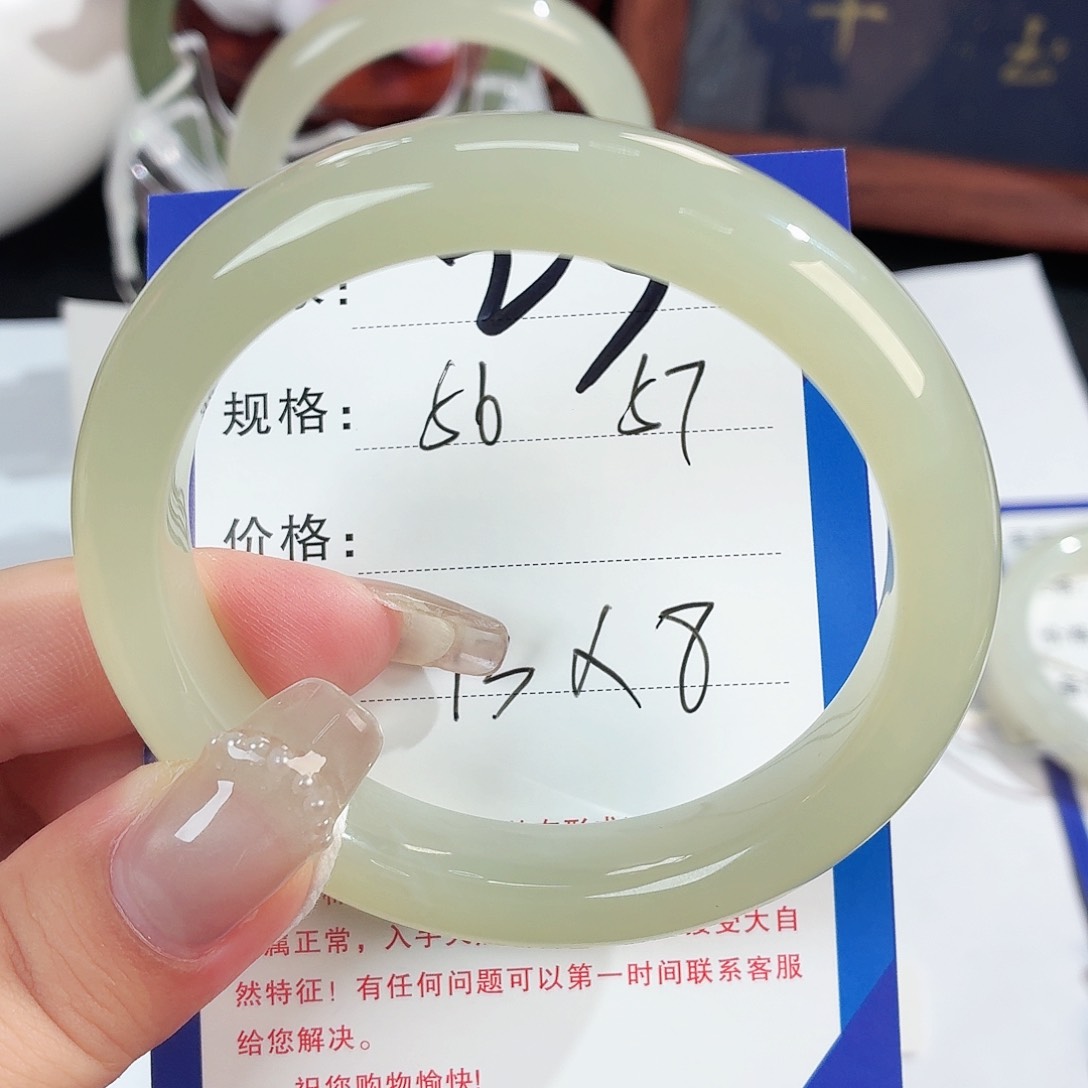 和田玉手镯未镶嵌