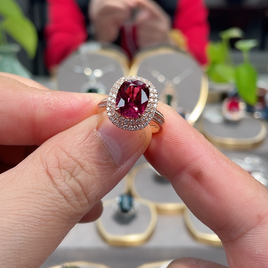 碧玺戒指18K金镶嵌3.68ct