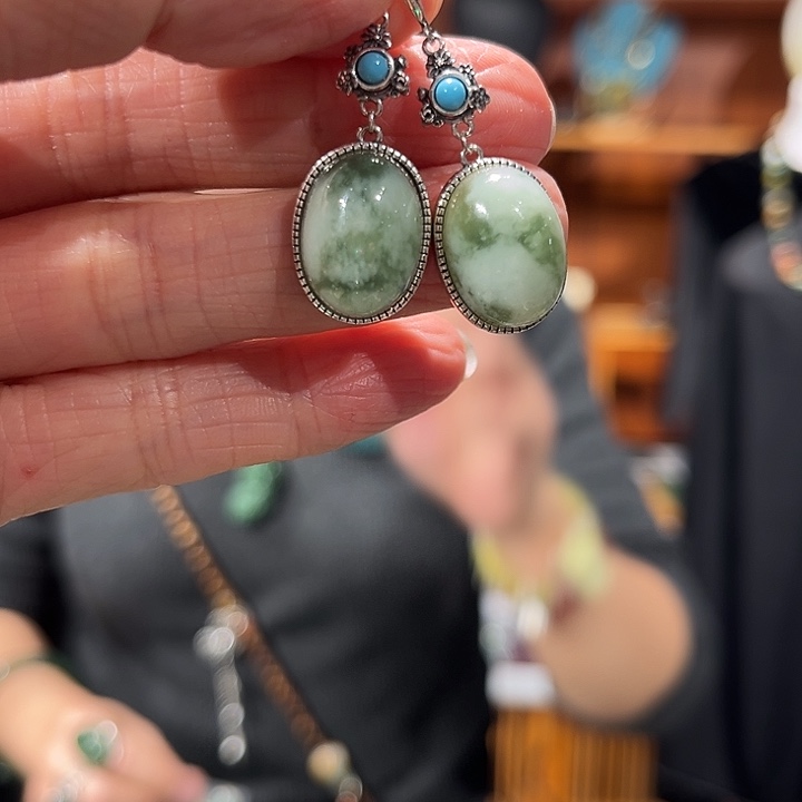 颈饰未镶嵌和田玉（碧玉）