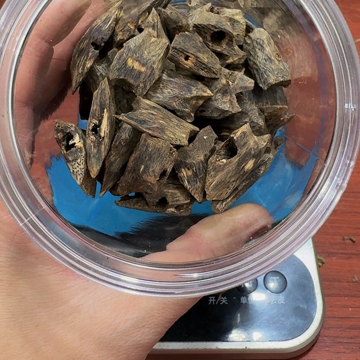 沉香沉香碎屑没****人块料102克张勺子