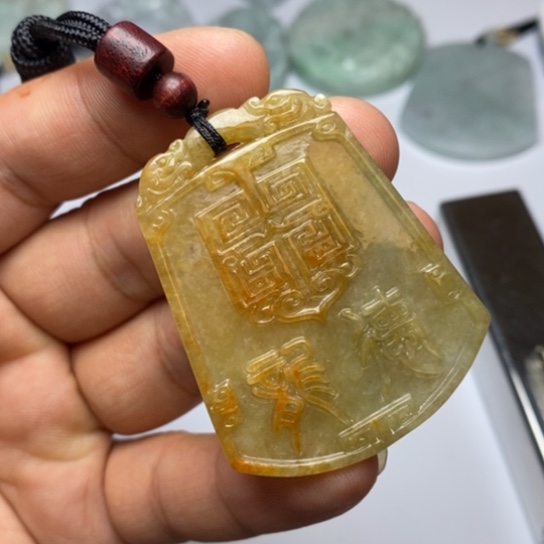 翡翠未镶嵌颈饰翡翠