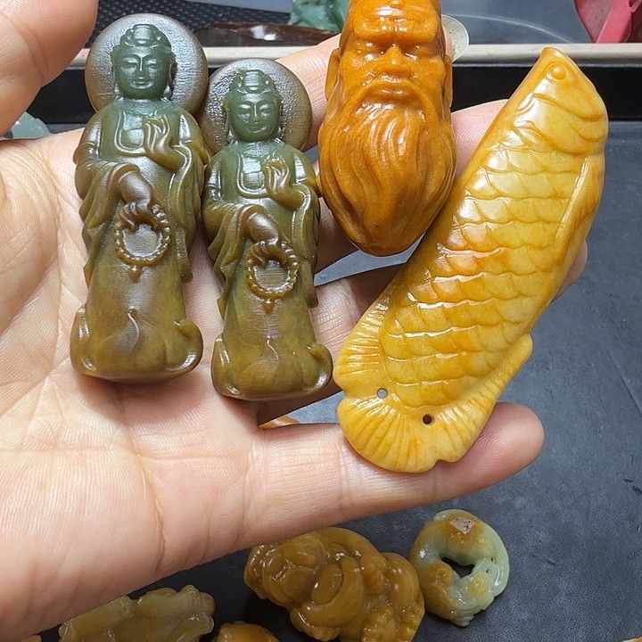 和田玉未镶嵌把件