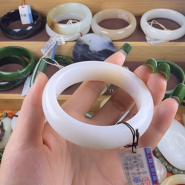 和田玉（糖玉）未镶嵌手镯