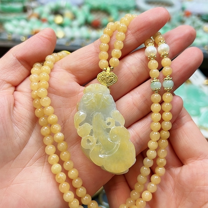 翡翠颈饰未镶嵌吊坠