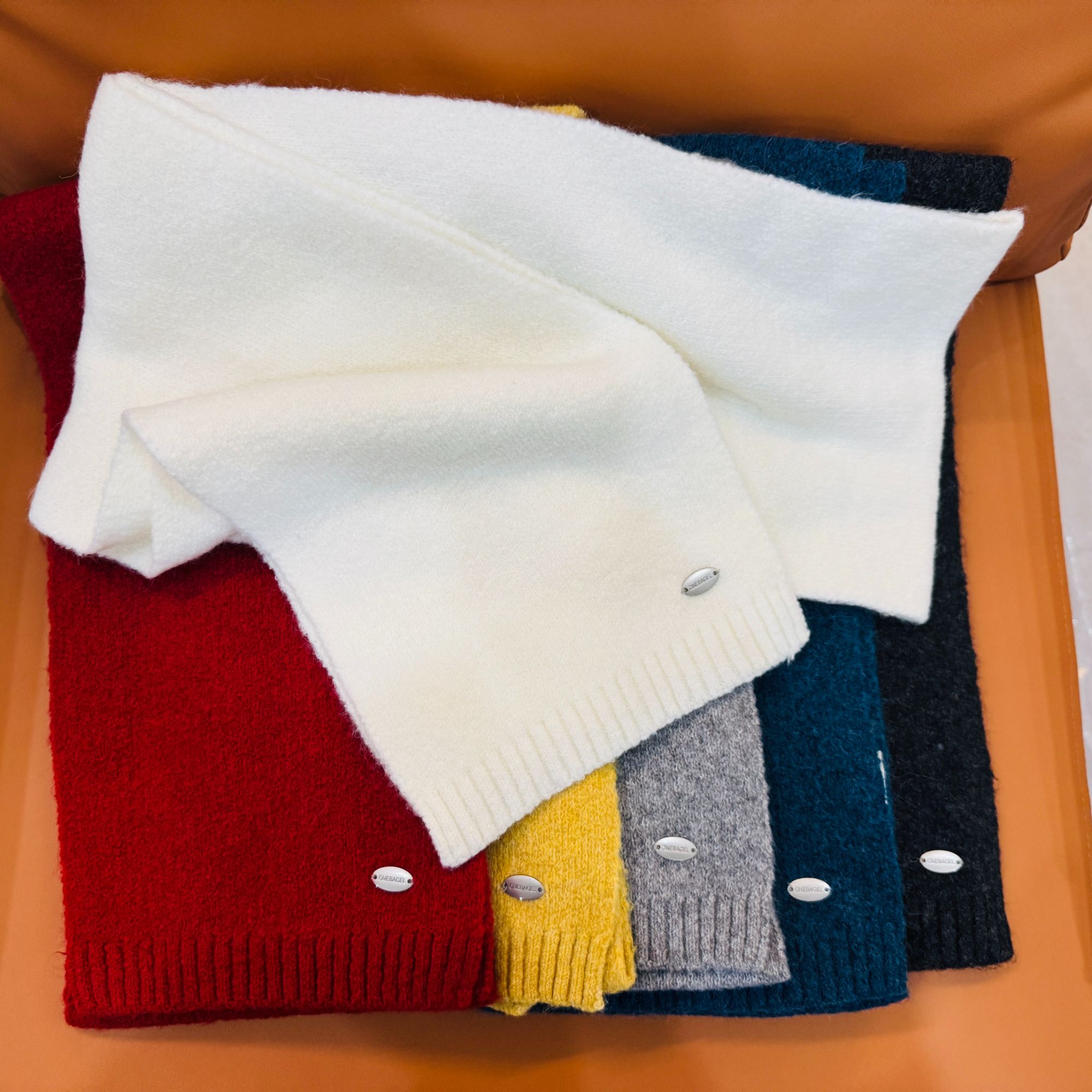 LY时尚围巾秋冬款保暖极简风常规款围巾