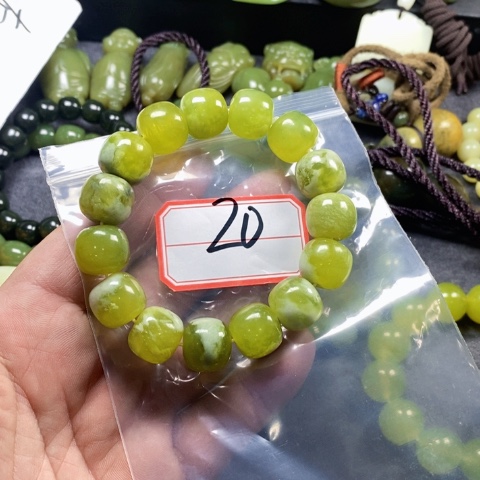 未镶嵌蛇纹石玉颈饰