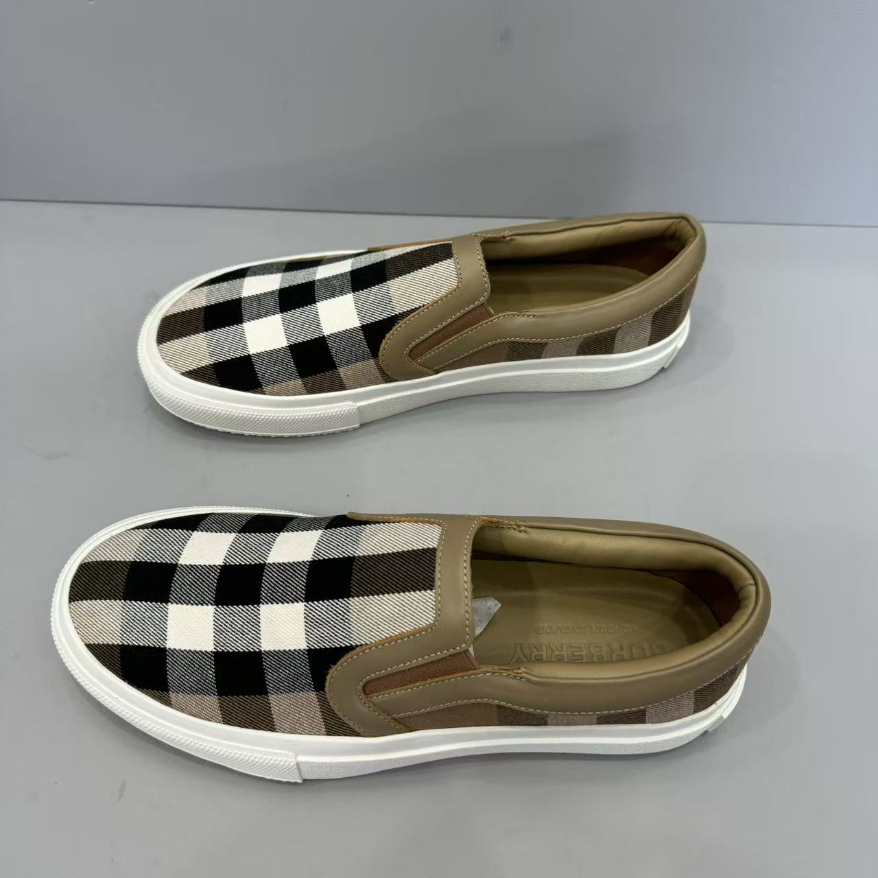 未使用 BURBERRY/博柏利 40.5码 低帮 休闲鞋