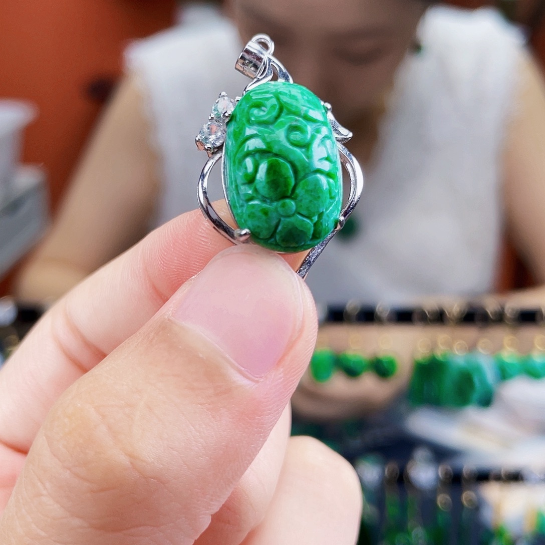 银S925镶嵌翡翠耳饰