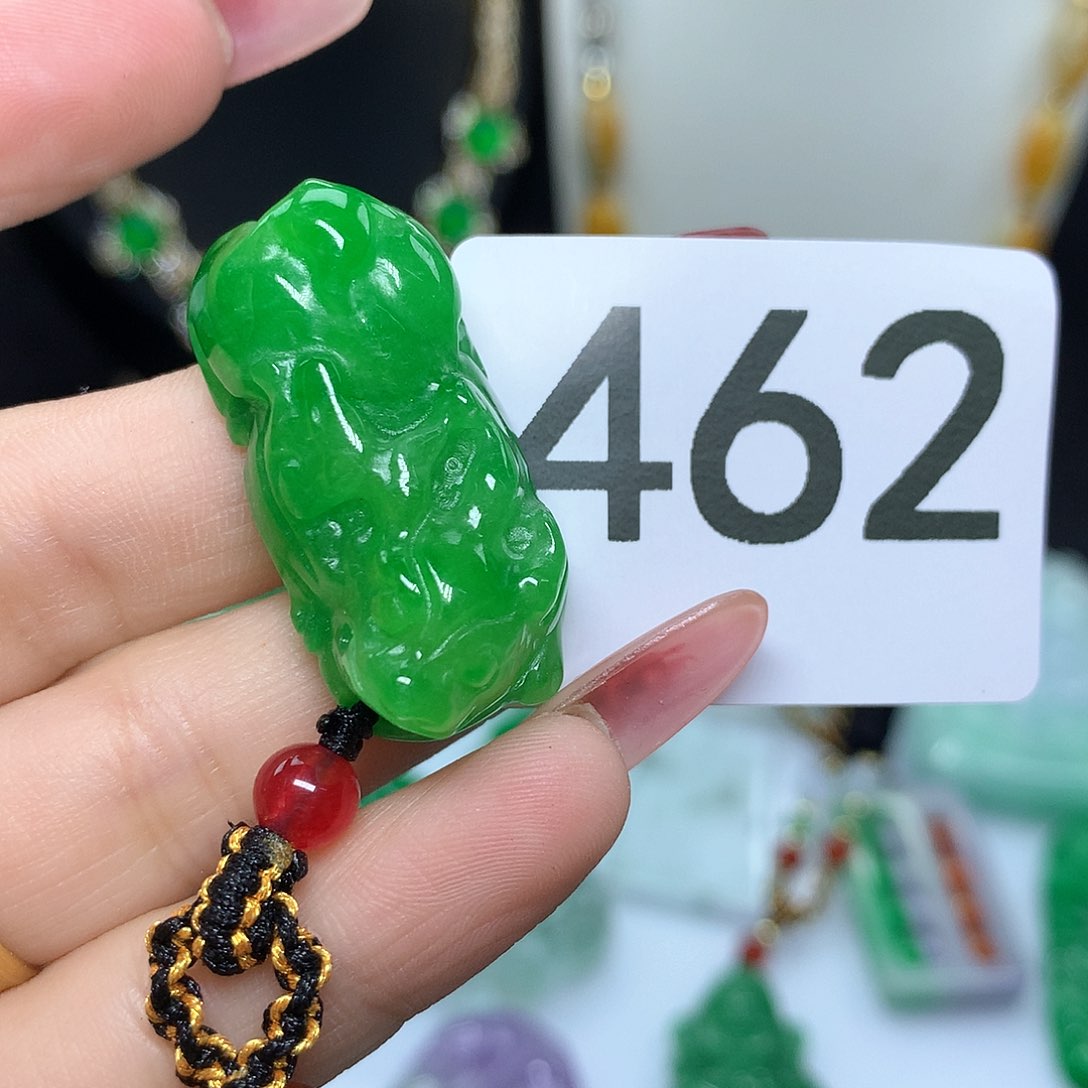 翡翠吊坠(赠链)未镶嵌