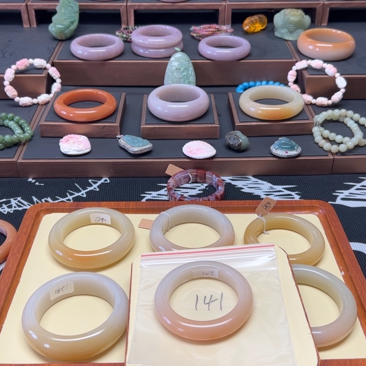 未镶嵌手镯石英质玉?**n141