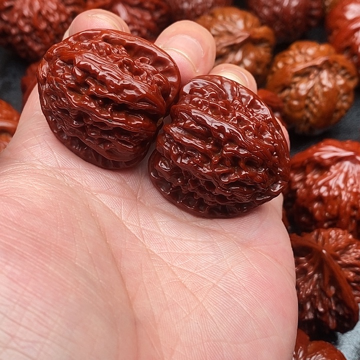 桃核把件s****r白狮子核桃