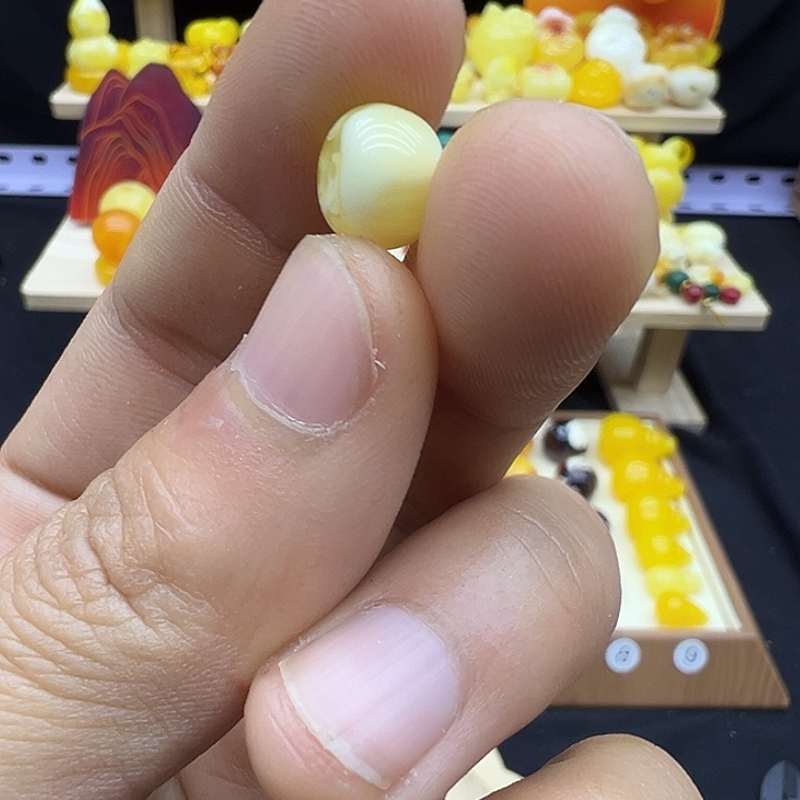 琥珀未镶嵌裸石配饰