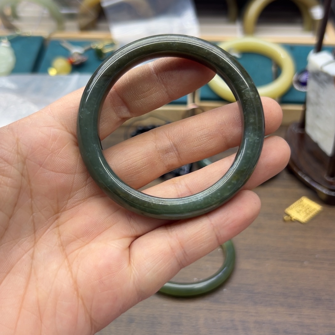 和田玉未镶嵌手镯51.7圈围465