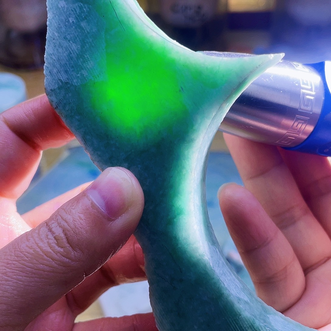 翡翠未镶嵌颈饰毛料11