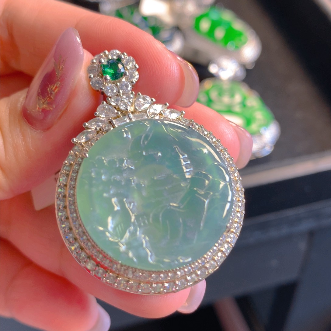 翡翠颈饰未镶嵌翡翠