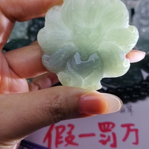 翡翠颈饰未镶嵌天然的A货翡翠
