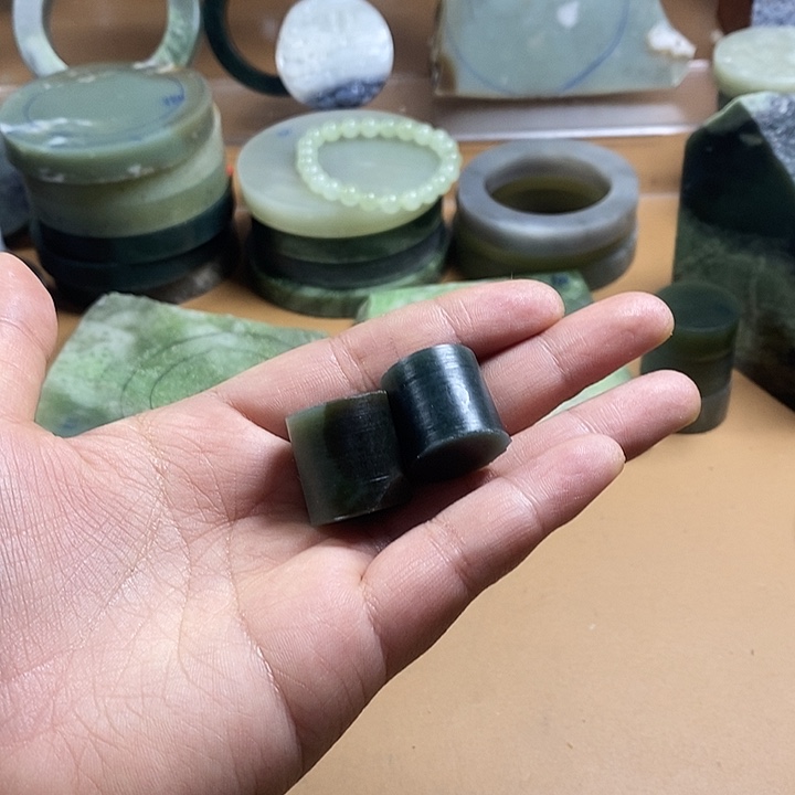 c***d和田玉（糖玉）未镶嵌珠宝半成品