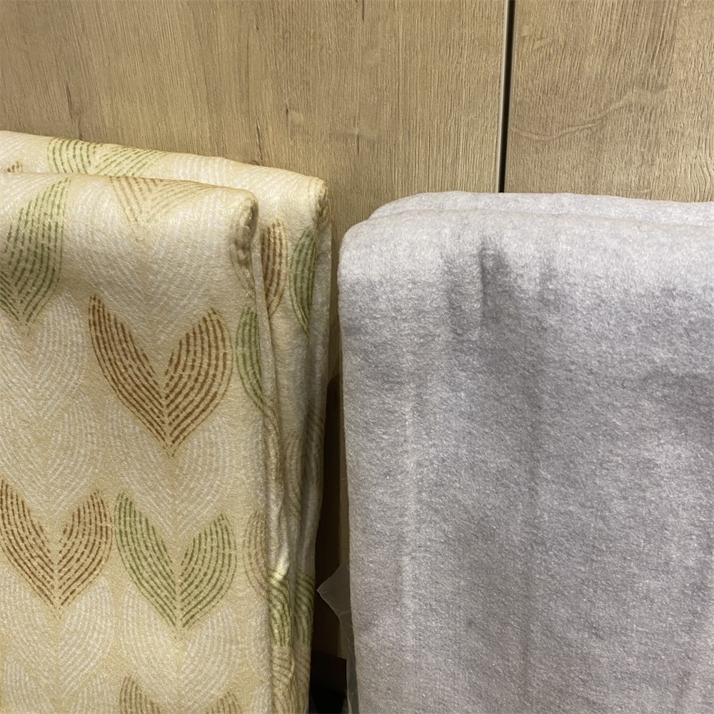 25102903A 会发耶的毯子保暖褥子