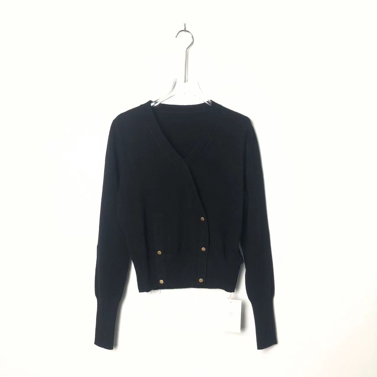 ML3500【品牌撤柜】简约小V领黑色百搭排扣上衣