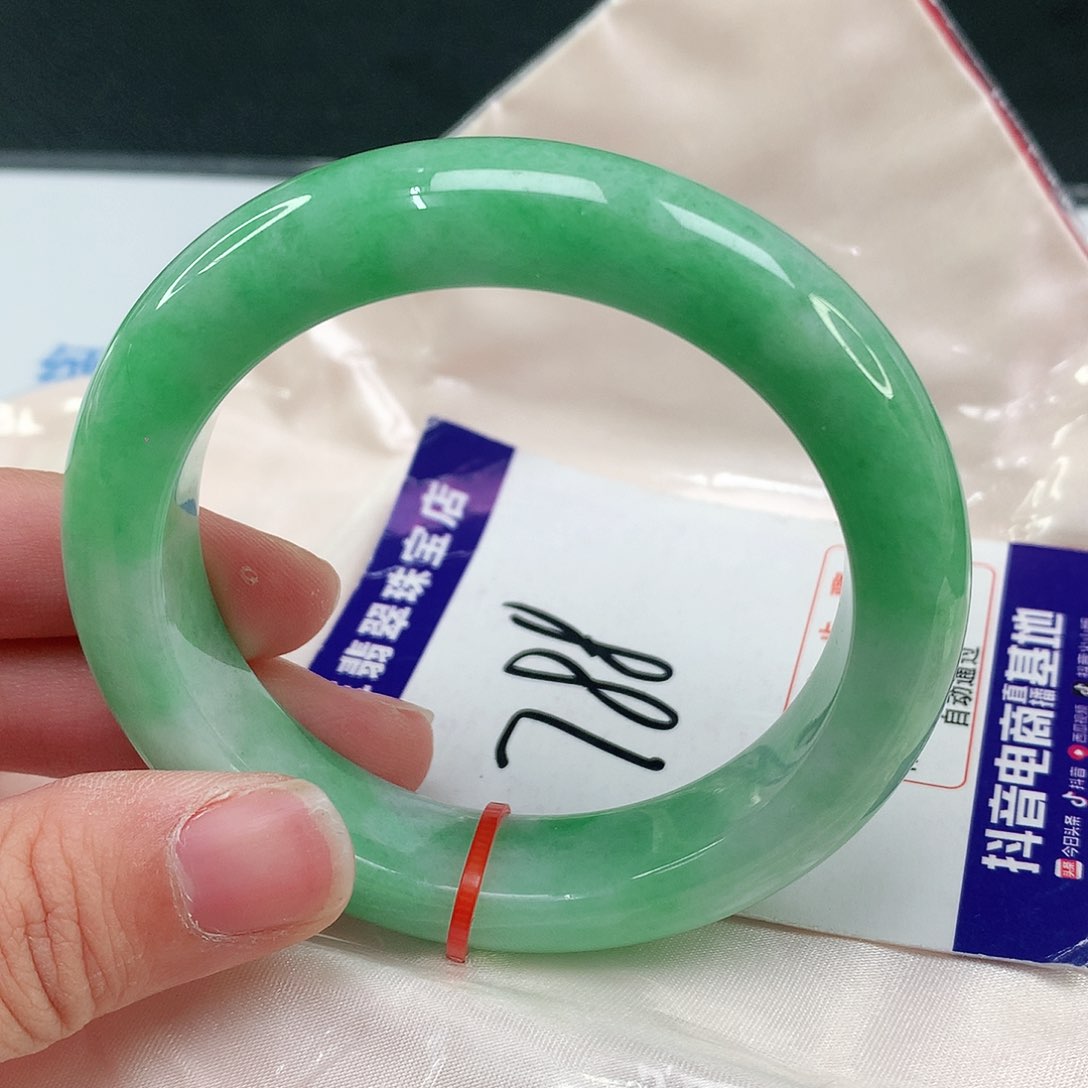 翡翠手镯未镶嵌草**嘻翡翠