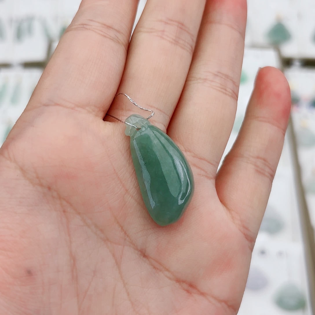 翡翠颈饰未镶嵌福瓜