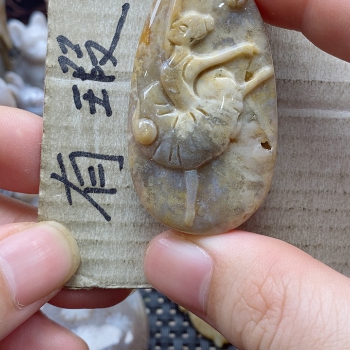 硅化珊瑚（珊瑚玉）颈饰未镶嵌