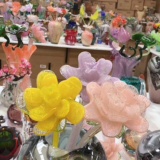 琉璃花瓶高45厘米宽9厘米