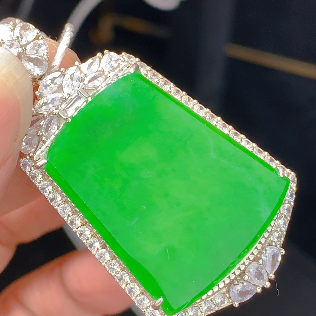 翡翠颈饰银S925镶嵌吊坠