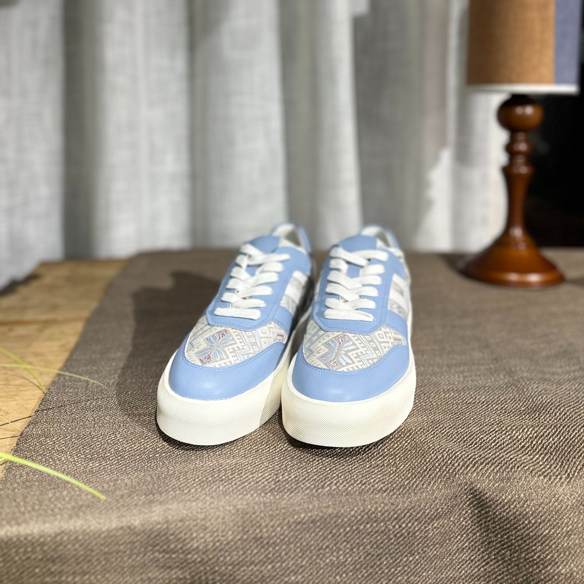 谭湘光 | 广西非遗壮锦运动鞋饰品