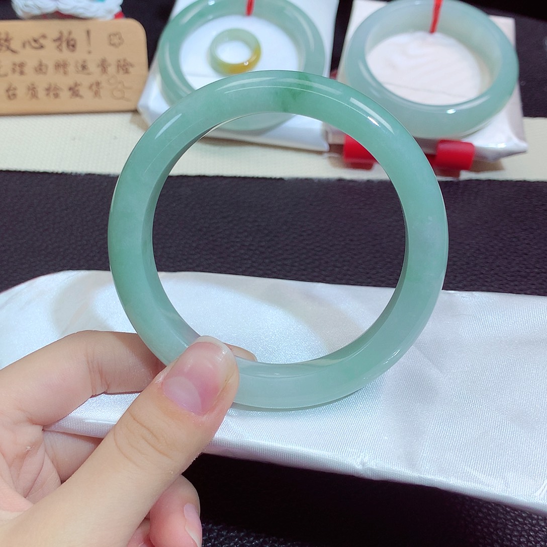 翡翠未镶嵌手镯1242