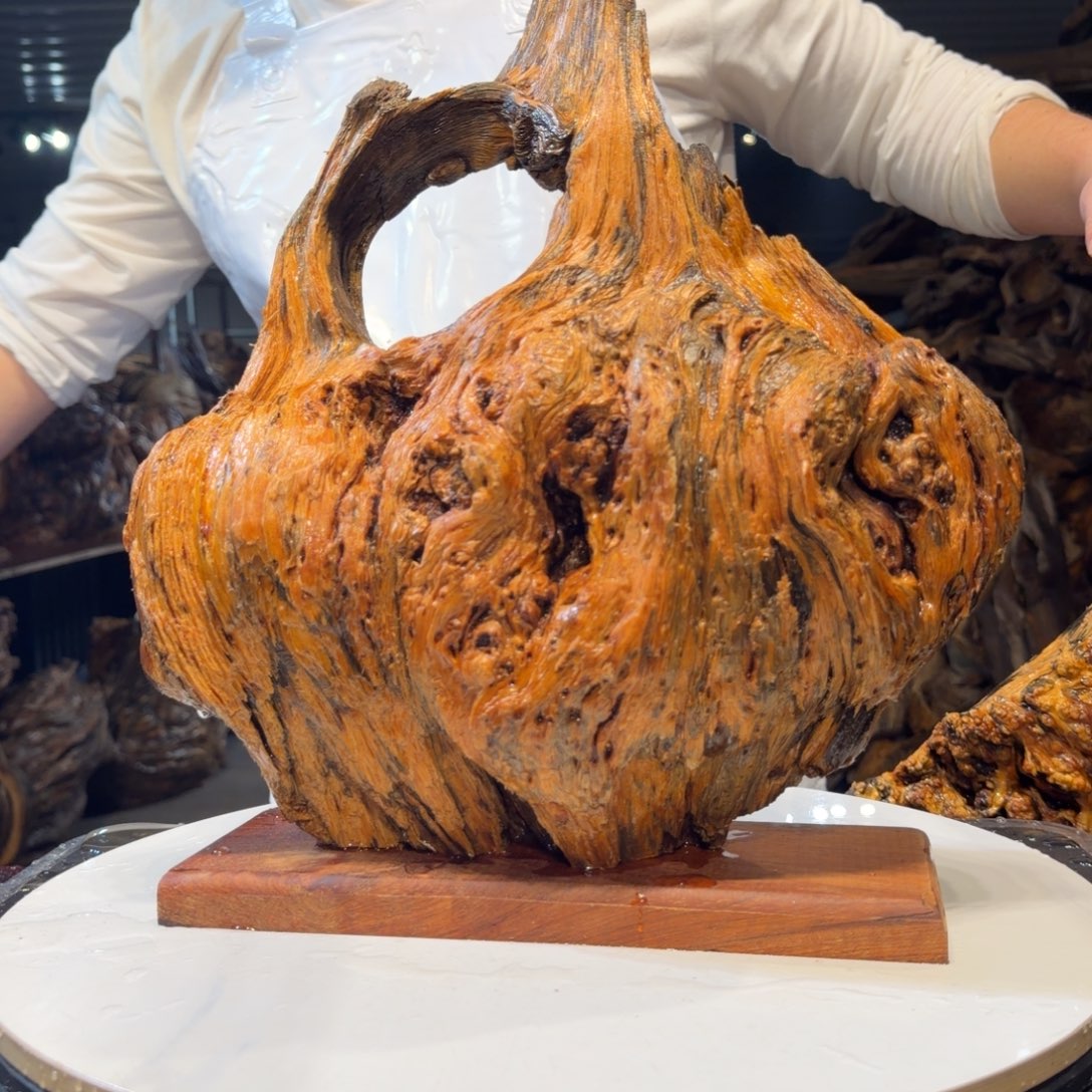 雅***仓木王一刀琥珀木摆件102