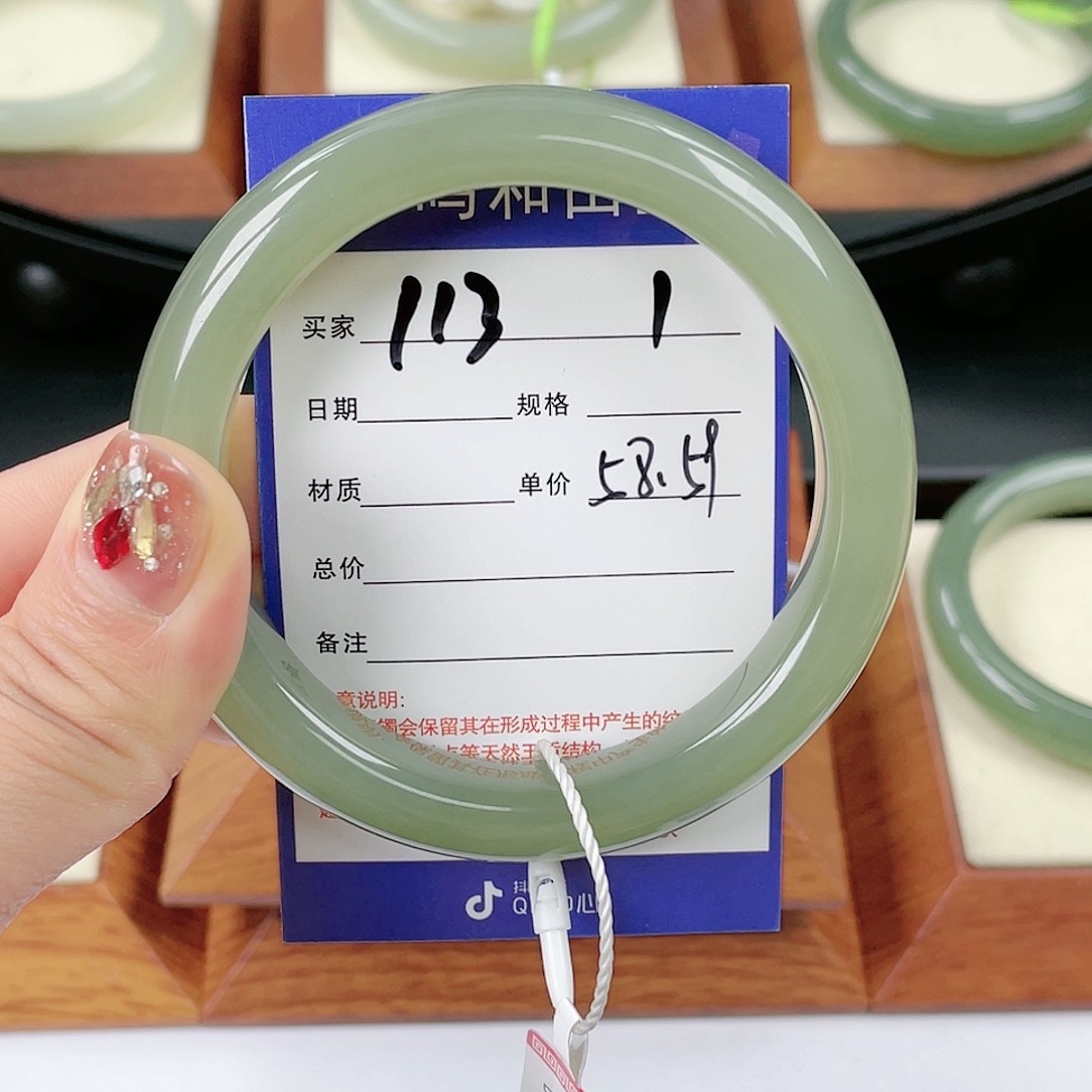 和田玉手镯未镶嵌