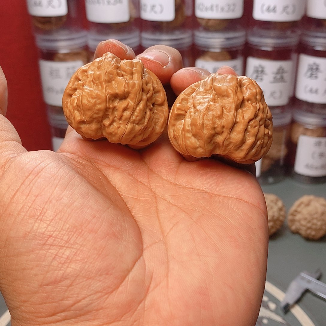 暴****44尺寸蛤蟆头文玩核桃