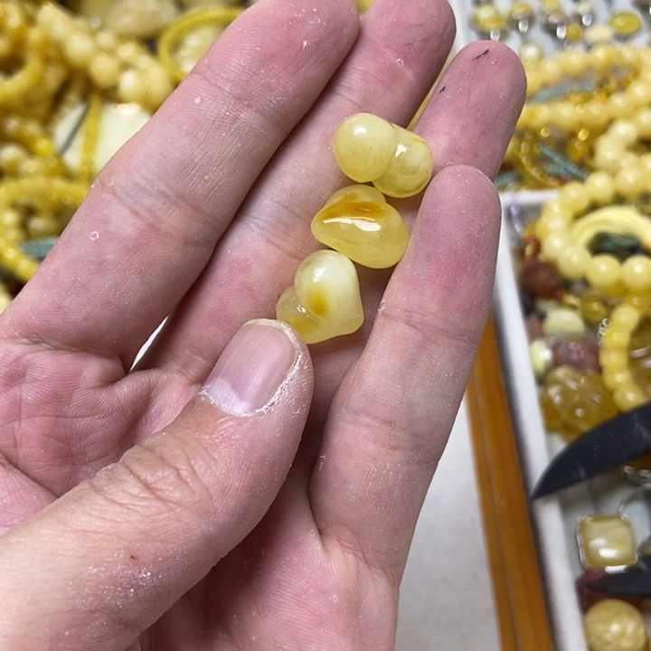 蜜蜡未镶嵌裸石多样性发货其一