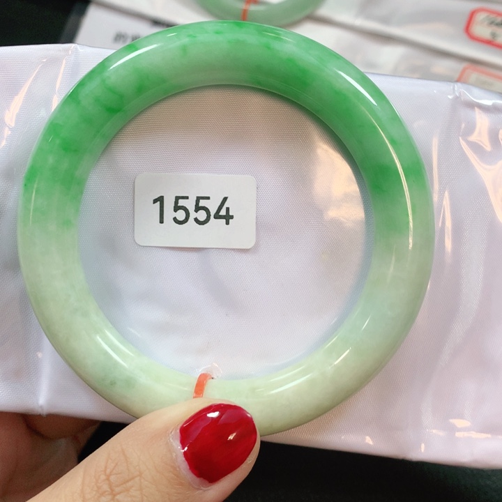 翡翠手镯未镶嵌天然翡翠手镯02