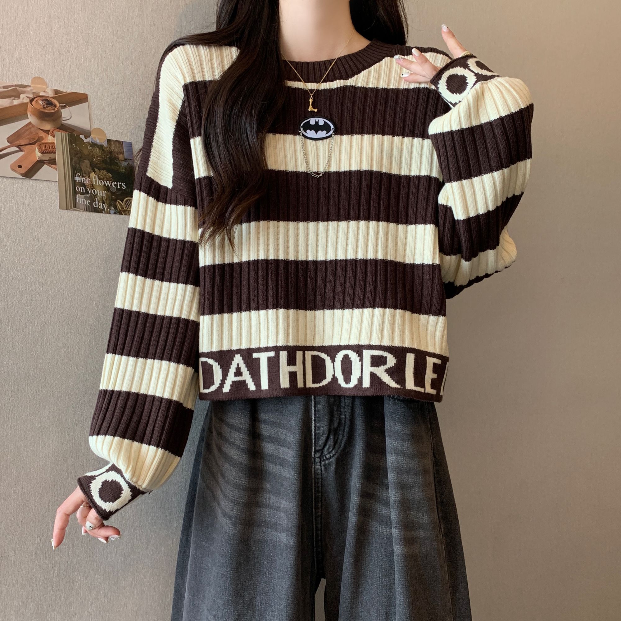 大码字母提花条纹长袖针织衫女春秋胖MM宽松显瘦百搭洋气打底毛衣