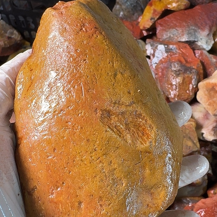 岚***仕寿山石寿山石的颜色