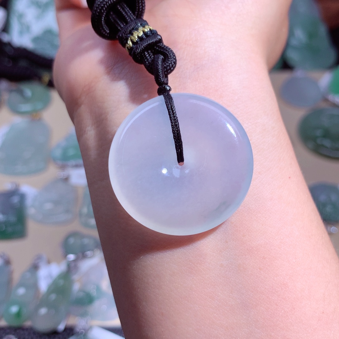 翡翠未镶嵌颈饰平安扣