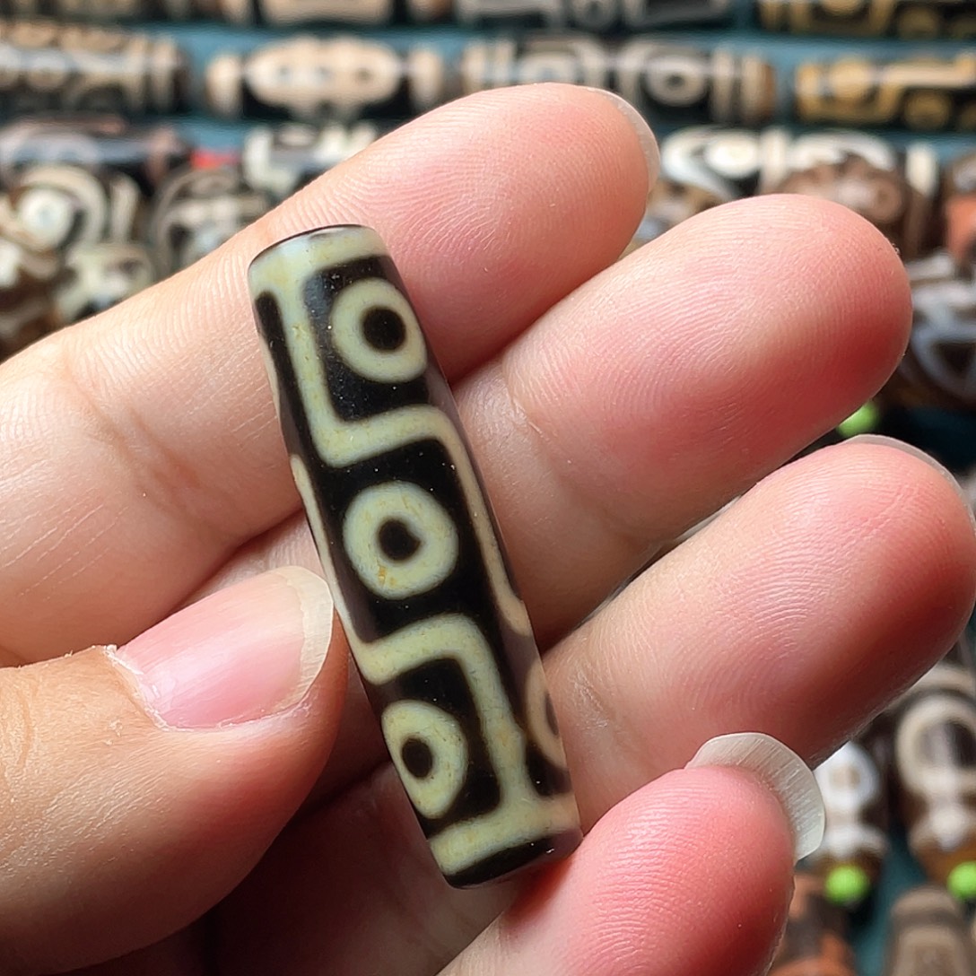 玛瑙/玉髓合金耳饰牙黄九