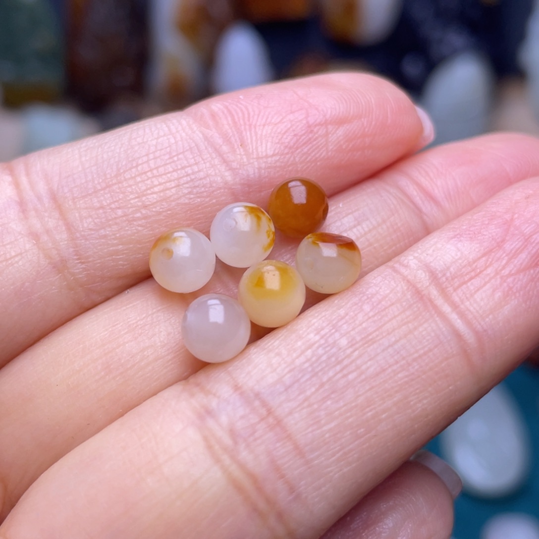 和田玉颈饰未镶嵌日**金