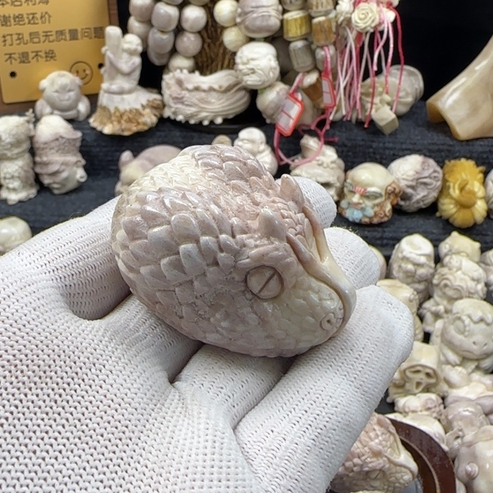 存***性非金属配饰鹿角雕刻蛇头