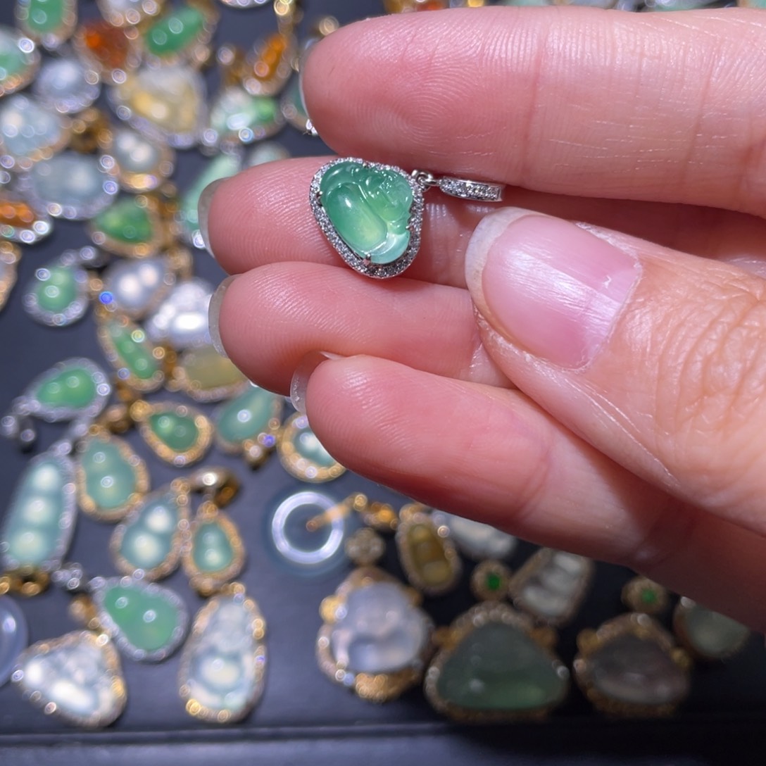 翡翠颈饰18K金镶嵌c****5