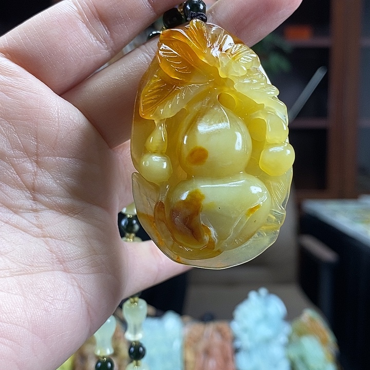 蛇纹石玉未镶嵌颈饰